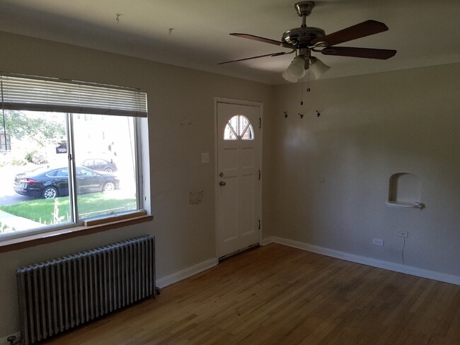 Building Photo - 1 Bed 1 Bath Mayfair Apartment With Garage in Denver! Available Now!