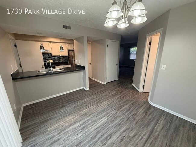 Building Photo - 1730 Park Village Dr