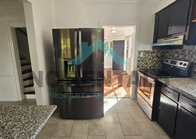 Building Photo - 1006 Panola St