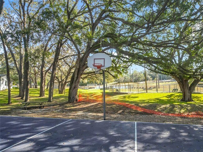 Building Photo - 1511 SW Shorewood Dr