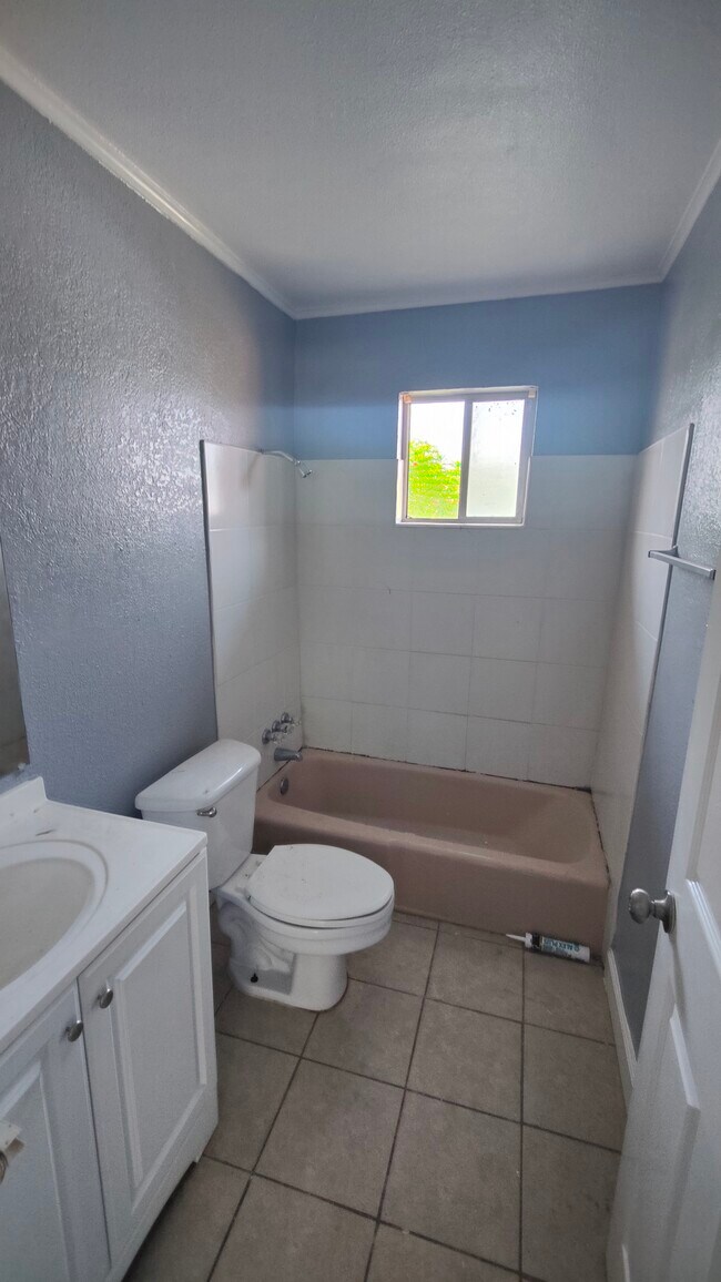 Building Photo - 1724 Laurie St