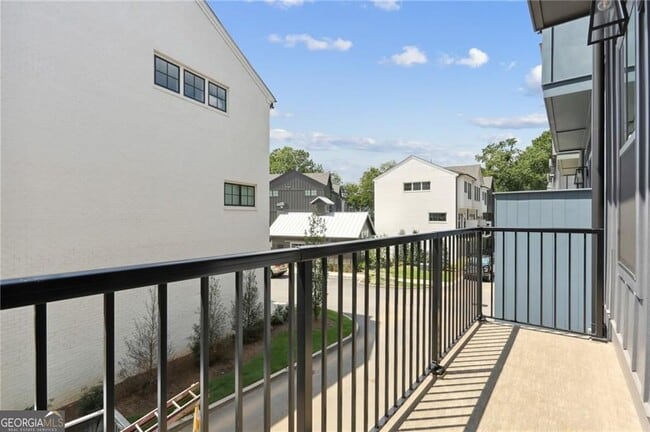 Building Photo - 138 Chestnut Cir