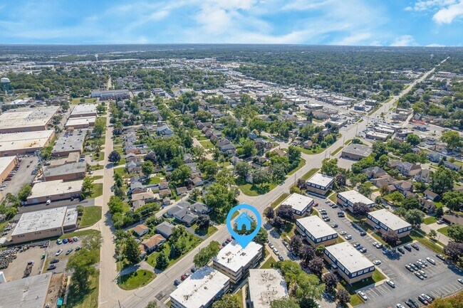 Building Photo - 301 E Plainfield Rd