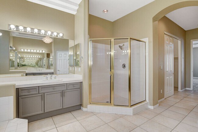 Building Photo - 5 BDR/ 4.5 BTH, Triple Master Home including pool & spa!