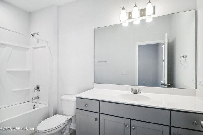 Building Photo - 260 Brandon Lks Dr