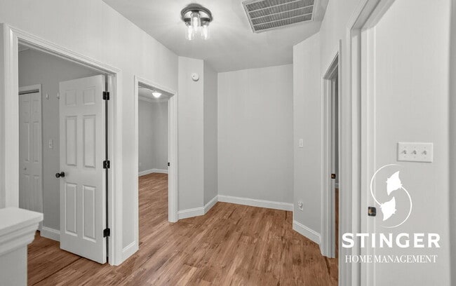 Building Photo - 1606 Columbia Ave