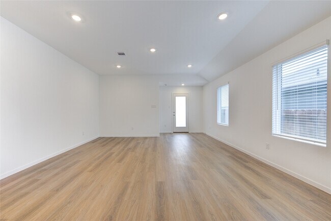 Building Photo - 40650 Balsam Run Ln