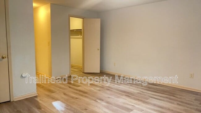 Building Photo - 8213 N Everton Ave