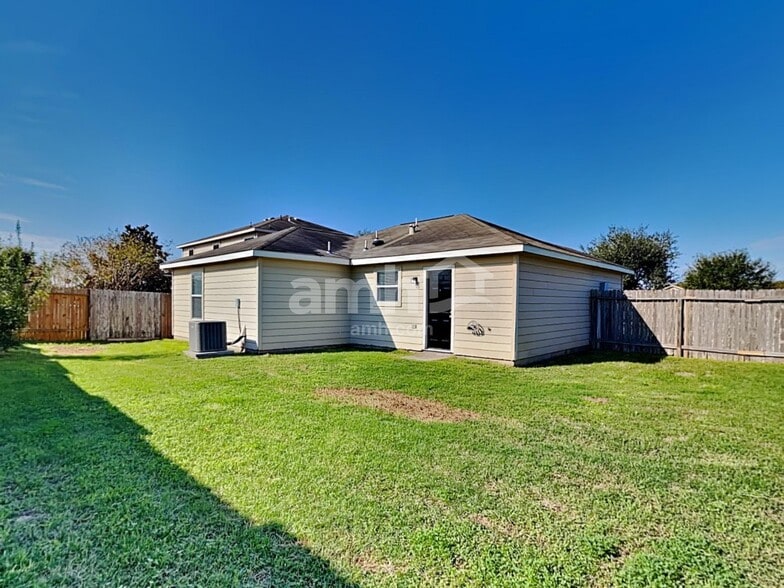 Building Photo - 4403 Thistle Pond Ct