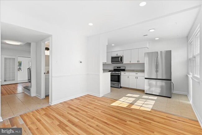 Building Photo - 239 Nottoway St SE