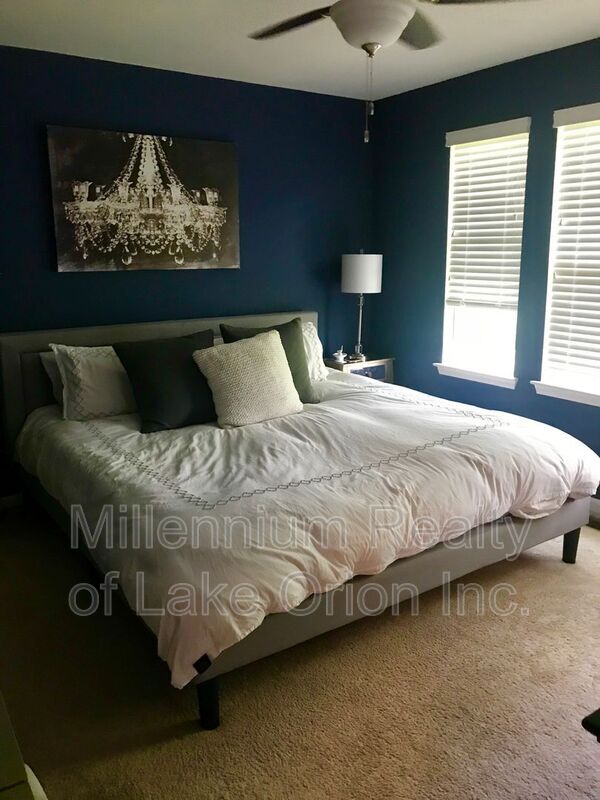 Building Photo - 1061 N Sherman Dr