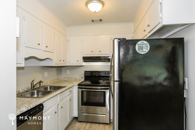 Building Photo - Captivating 3-Bedroom, 2-Bathroom