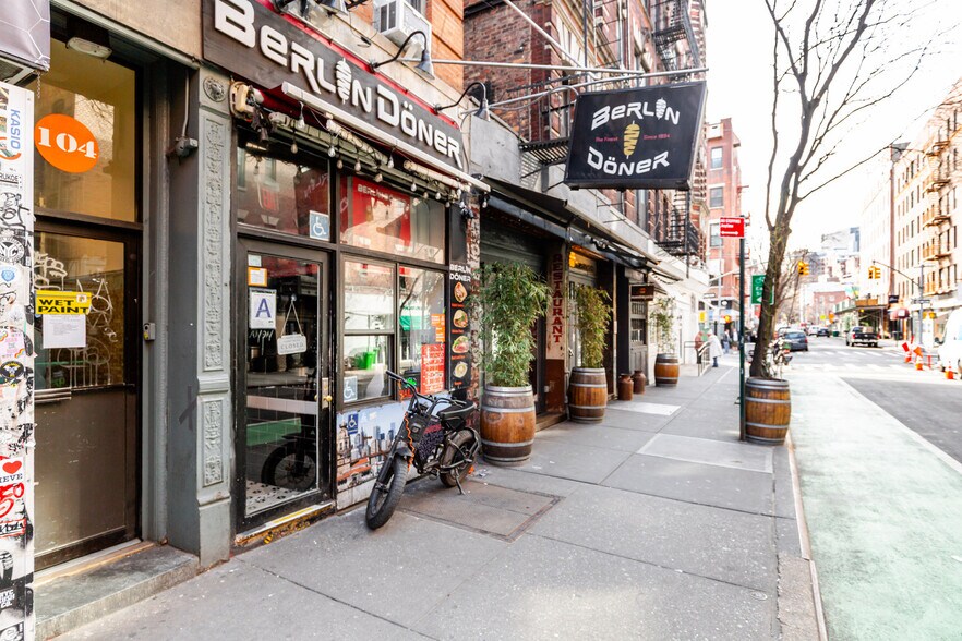 Building Photo - 104 MacDougal St