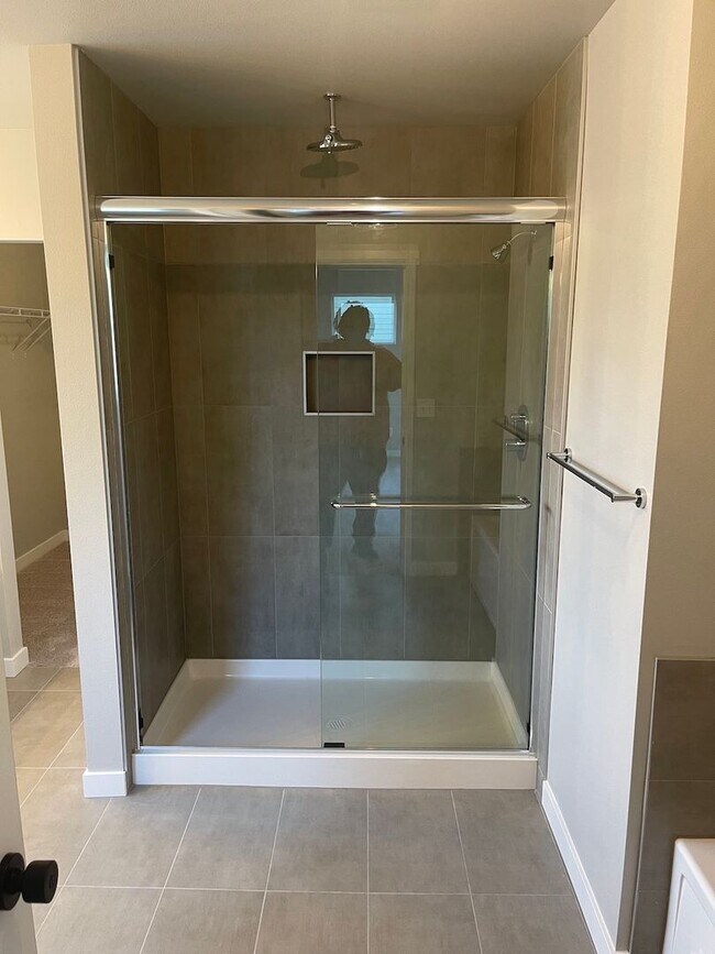 Building Photo - Beautiful New 5BD/4BTH Bella Cresta Home f...