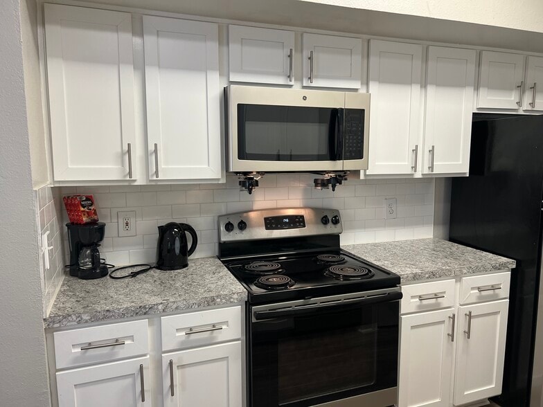 Building Photo - 8515 Highway 26