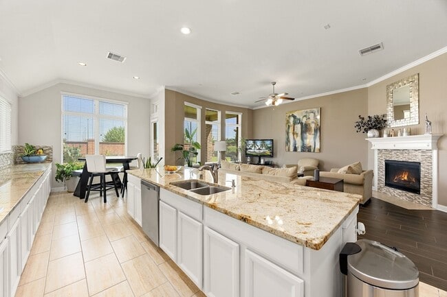 Building Photo - 25819 Oakwood Knoll Dr