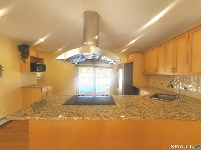 Building Photo - 42 County St