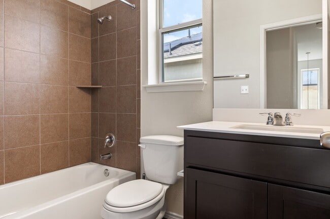 Building Photo - Spacious 3 Bed / 2.5 Bath in Prime Round Rock Location