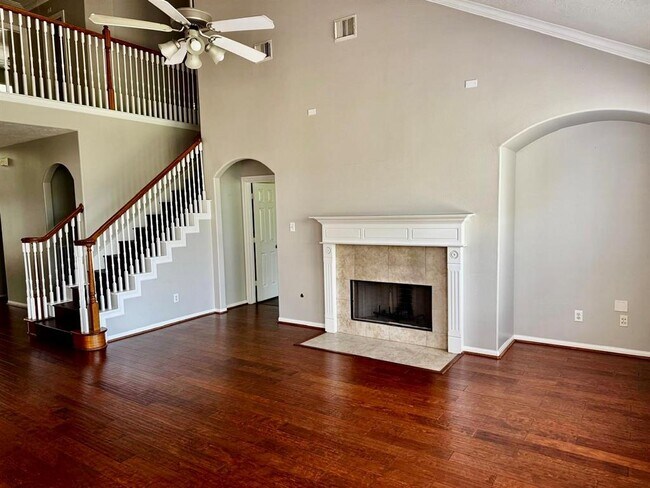 Building Photo - 23514 Desert Gold Dr