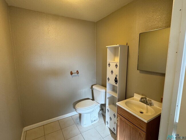 Building Photo - 1302 W Bullock Ave