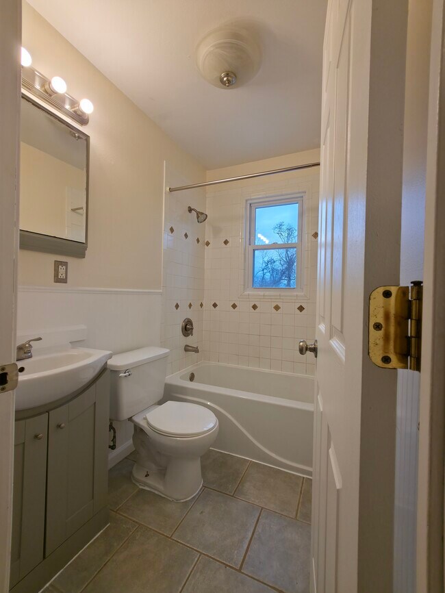 Building Photo - 3125 Phils Dr