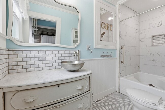 Building Photo - 482 South St