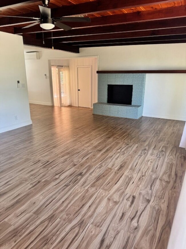 Building Photo - Beautiful West Redding Home with $200 Move...