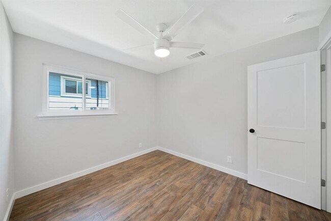 Building Photo - 6810 Bryn Mawr Dr