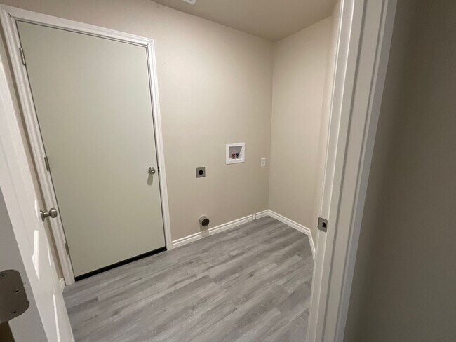 Building Photo - 1224 Nora Ln