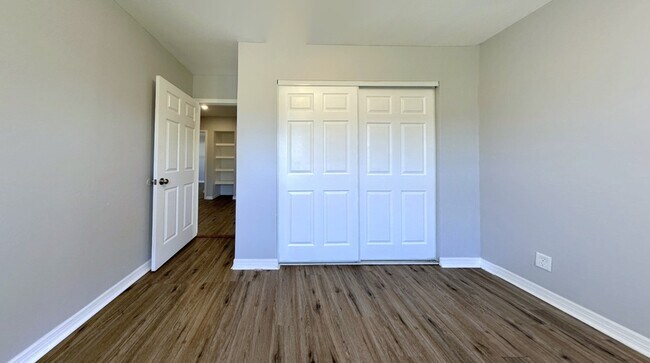 Building Photo - 3841 16th Ave S