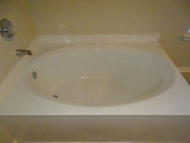 Building Photo - 5907 Deer Lake Dr