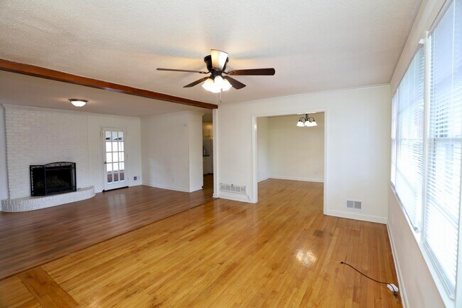 Building Photo - 1912 Dominion Dr