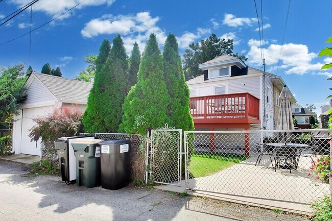 Building Photo - 7922 W Elmgrove Dr