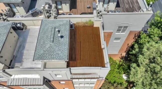 Building Photo - 1390 Dutch Valley Pl NE