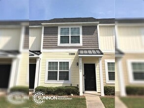 Building Photo - Updated 2 Bed, 2.5 Bath Townhome!