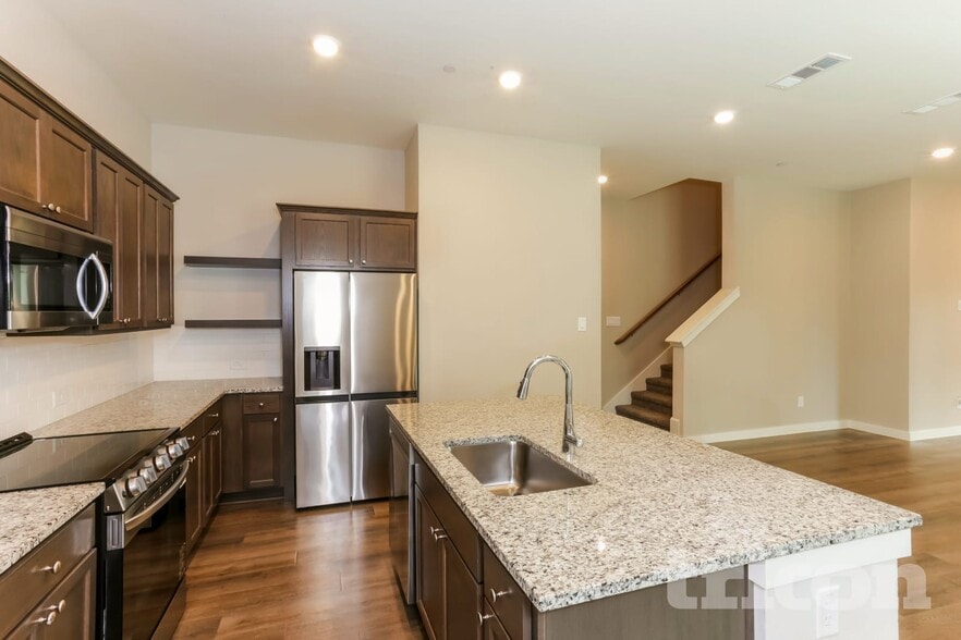 Building Photo - 1038 Fallgate Dr