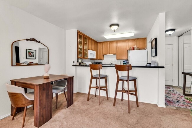 Building Photo - 3030 Suncrest Dr