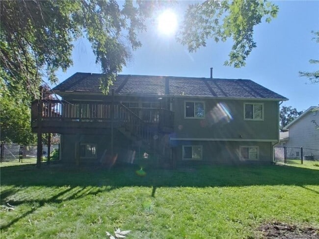 Building Photo - 2110 Helmo Ave N