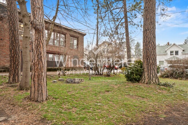 Building Photo - 1425 W 8th Ave