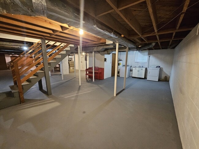 Building Photo - 7604 Shady Ln