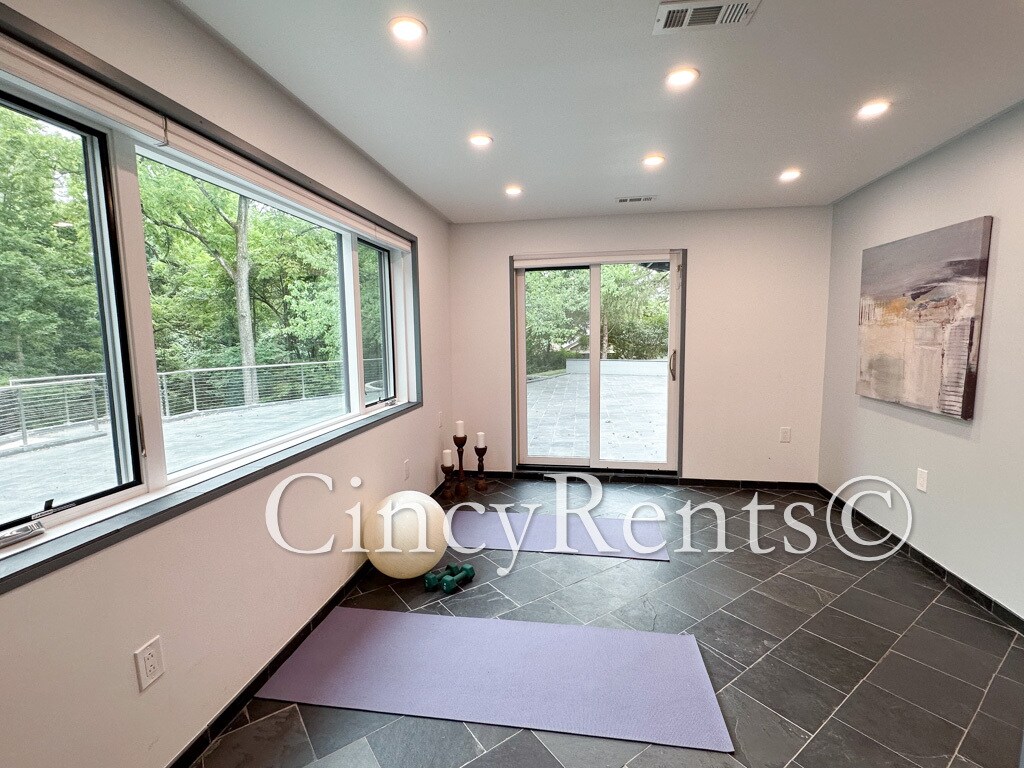 Building Photo - 7716 Creekwood Ln