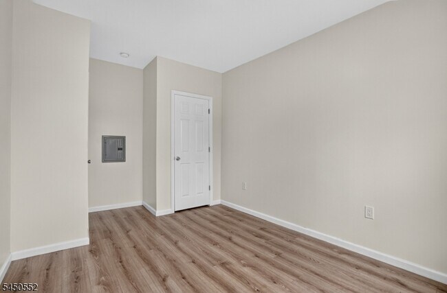 Building Photo - 518 Springfield Ave