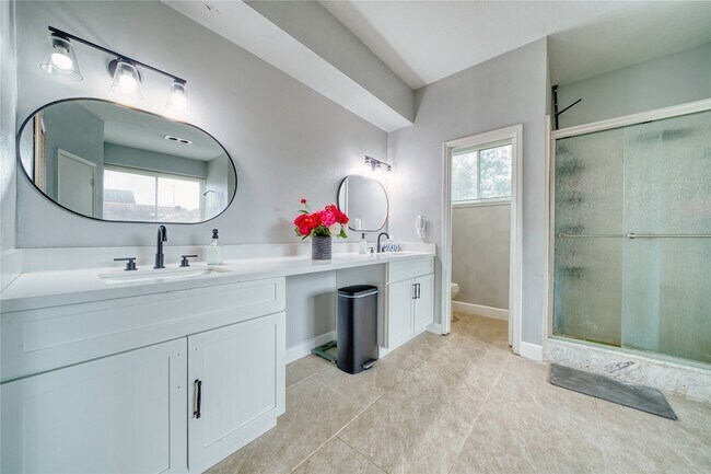 Building Photo - 7606 Portal Dr