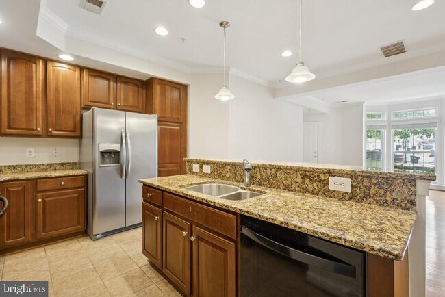 Building Photo - 2576 Eastbourne Dr