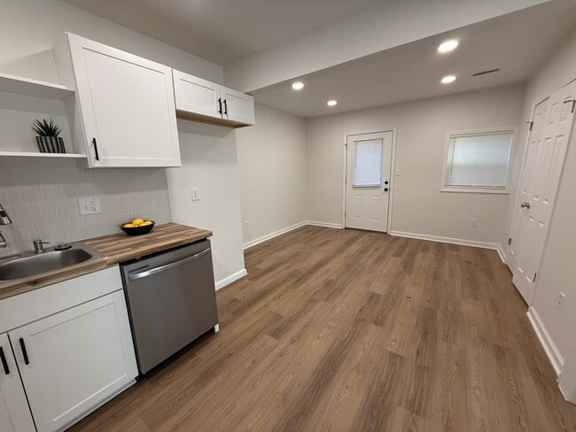 Building Photo - 3739 Rhea Ave