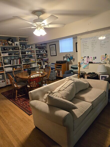 Building Photo - 452 W Belden Ave