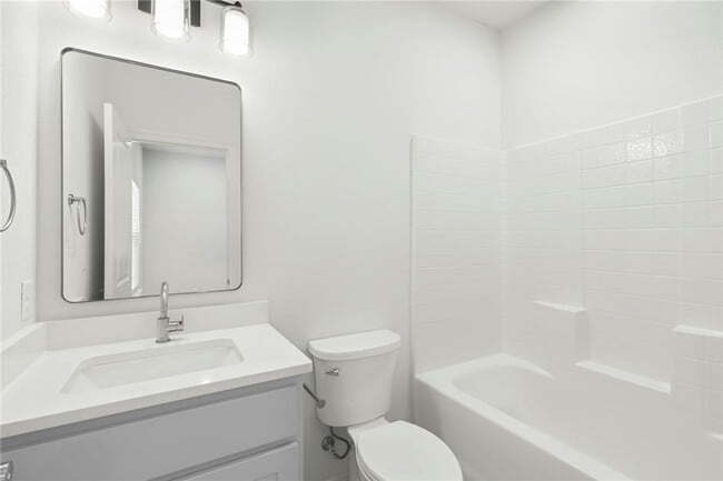 Building Photo - 226 Richards St