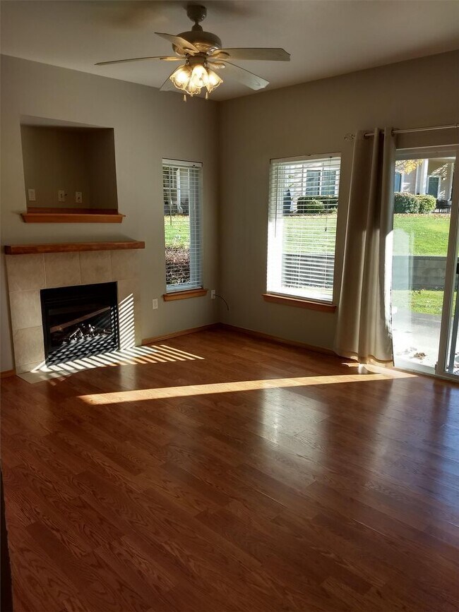 Building Photo - 4641 Celia Way - 101