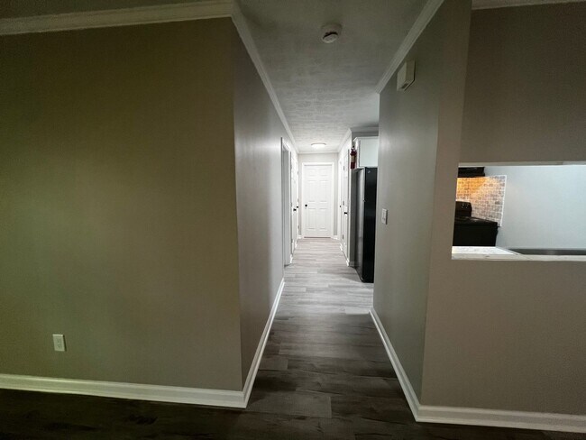 Building Photo - 5853 Century Oaks Dr