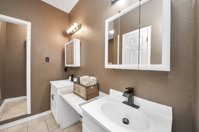 Building Photo - 1603 Dove Run